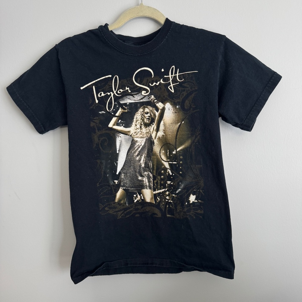 Taylor Swift Vintage 2009 Fearless Tour Shirt